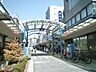 周辺：藤棚商店街　450m　下町的雰囲気を大切にしたアットホームな商店街。地域の方々も参加できるイベントが催されています。 