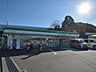 周辺：ファミリーマート都筑インター店 　800m　お手軽に食べれる食品や日用品雑貨などを扱う便利なコンビニ。 