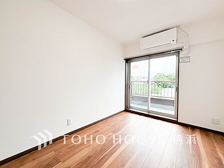 心地よい光と風があふれています。プライベートな自分時間を快適に過ごせるお部屋。