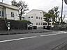 周辺：横浜市立日野南小学校　240m　徒歩3分。小学校が近いのは子育てファミリーにもおすすめのポイント。 