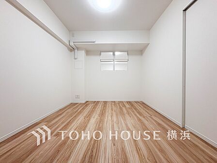 一日の疲れをいやしてくれる寝室。時を忘れて過ごす場所として過ごせるお部屋。