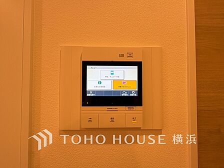 誰が来てもわかる様にモニター付きインターホンを設置。快適と安らぎを合わせた優しい設計。