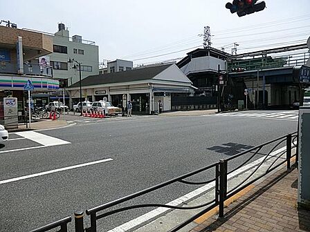尻手駅 880m 「川崎」駅へ乗車約2分、「横浜」駅までは最短で15分程度で到着です。都心へのアクセスも良好です。