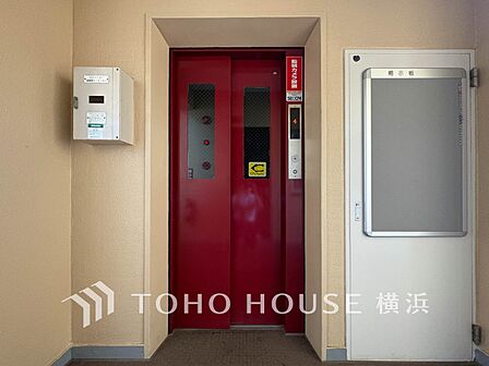 大きな荷物やお買い物帰りの重い荷物にも安心のエレベーター。
