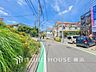 外観：小学校、公園、スーパーが近く子育てにも安心の住環境です。    