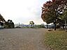 周辺：峰岡町三丁目公園　m　横浜新道の保土ケ谷トンネルの上部に位置する公園。緑に囲まれ、お子様が楽しめる遊具などが揃っています。 