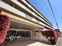 バス停徒歩1分で利便性良好!身近に生活施設が揃う住環境