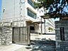 周辺：横浜市立新田中学校　800m　徒歩10分。部活などで帰りが遅くなっても安心の距離です。 