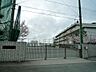 周辺：横浜市立東市ケ尾小学校　450m　徒歩6分。小学校が近いのは子育てファミリーにもおすすめのポイントです。 