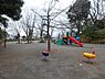 周辺：泉天ケ谷公園　350m　公園の真ん中に小高い山があり、その山を挟むように南北にそれぞれ広場があります。 