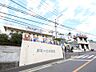周辺：都筑ヶ丘幼稚園　550m　緑も豊かで空気がよく安心な場所にあります。イベント事も多く楽しく参加できます。延長保育の制度も。   