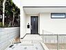 玄関：お住まいの顔となる玄関。住まう方のプライドを満たすクオリティを備えています。 