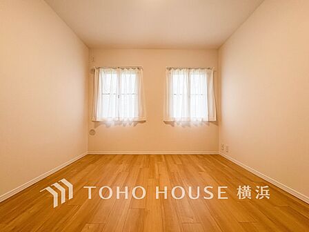 心地よい光と風があふれています。プライベートな自分時間を快適に過ごせるお部屋。
