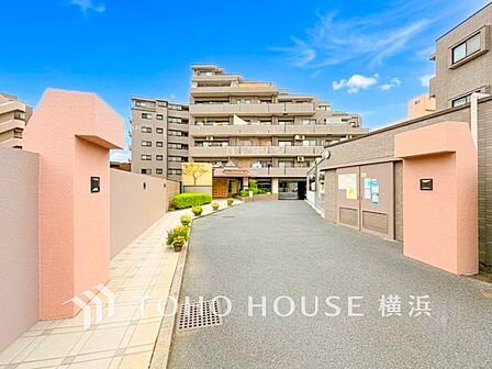 生活利便に優れた住環境に立地し、ゆとりある生活が送れます。
