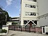 周辺：横浜市立蒔田小学校　160m　徒歩2分。小学校が近いのは子育てファミリーにもおすすめのポイント。 