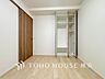 洋室：プライベートな自分時間を快適に過ごせるお部屋です。