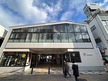 綱島駅 (東横線) 1200m 急行利用で、「横浜」駅へ約9分、「渋谷」駅へ約22分。「品川」駅や「東京」駅へのアクセスも良好です。
