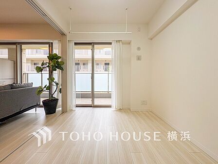 一日の疲れをいやしてくれる寝室。時を忘れて過ごす場所として過ごせるお部屋。