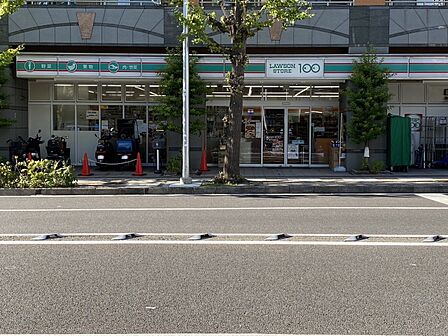 ローソンストア100横浜初音町店 23m ちょっとした買い物や支払い、ATMなど近くにあると何かと便利なコンビニエンスストア。