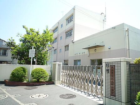 横浜市立川上北小学校　1300m　徒歩17分。子育て世代に優しい落ち着いた住環境。 