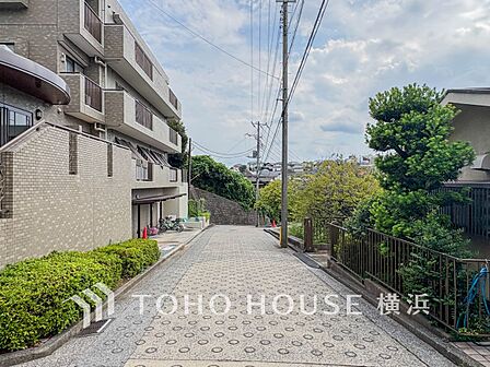 生活利便に優れた住環境に立地し、ゆとりある生活が送れます。