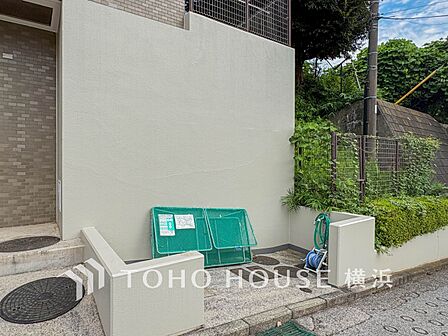 共同ごみ置き場。管理体制の行き届いた共同ごみ置き場はいつもきれいにされています。