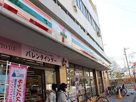 セブンイレブン横浜六浦駅前店 280m オリジナルブランド商品やホットスナック・コーヒーも人気です。