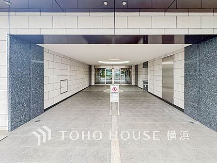 お住まいの顔となる玄関。住まう方のプライドを満たすクオリティを備えています。