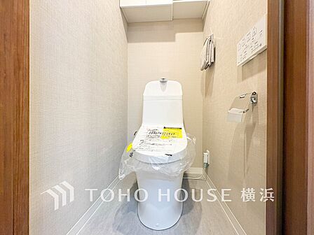 清潔感溢れるトイレ。落ち着いた空間で安らぎのひとときをお過ごしいただけます。