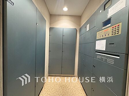 普段留守がちなご家族にも安心な宅配ボックスを完備。再配達を頼む手間を省ける嬉しい設備です。
