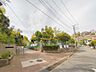 周辺：横浜市立大道中学校　240m　徒歩3分。部活などで帰りが遅くなっても安心の距離です。 