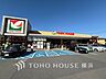 周辺：ヨークフーズ六浦店　1100m　首都圏を中心に展開するセブンアンドアイグループが展開する食品スーパー。お肉やお野菜もお安く提供。 