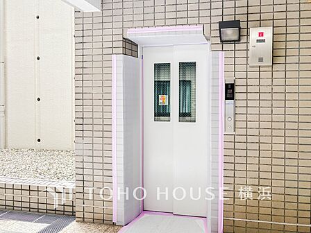 大きな荷物やお買い物帰りの重い荷物にも安心のエレベーター。