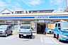周辺：ローソン 横浜上永谷三丁目店　550m　24時間営業。近くにあるとちょっとした買い物にも便利ですね。 