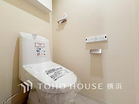 清潔感溢れるトイレ。落ち着いた空間で安らぎのひとときをお過ごしいただけます。