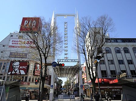 イセザキ・モール 150m 衣食住の全てが揃う商店街。古くからある店と新しい店が同居し補い合う、活気ある通りです。