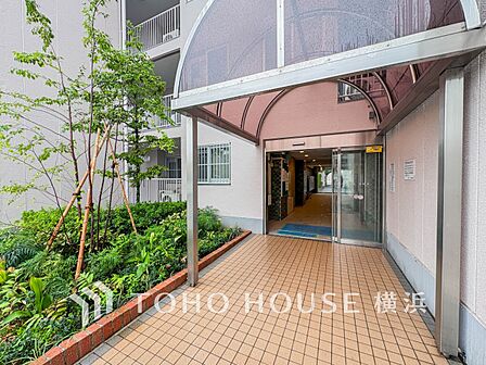 帰宅されるご家族や訪れる方を優しく迎え、安らぎに満ちた生活空間を予感させてくれます。