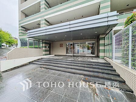 お住まいの顔となる玄関。住まう方のプライドを満たすクオリティを備えています。