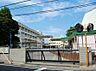 周辺：横浜市立大曽根小学校　500m　徒歩7分。小学校が近いのは子育てファミリーにもおすすめのポイント。 