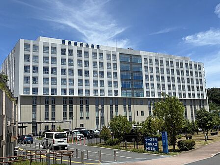 国家公務員共済組合連合会横浜南共済病院 800m 内科、小児科、循環器科、外科、産婦人科などの診療科がある総合病院。健康診断などの受付も行っています。