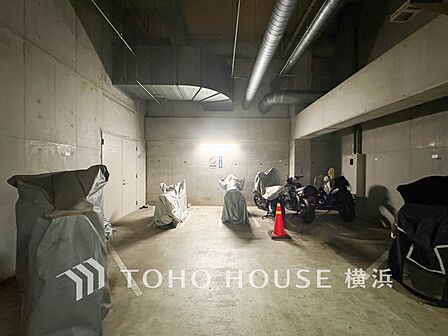 バイク置き場も完備してます。