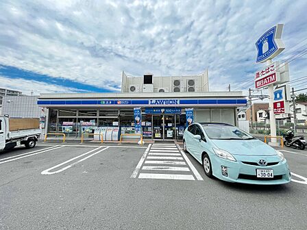 ローソン磯子中原三丁目店　300m　オリジナルブランド商品やホットスナック・コーヒーも人気です。 