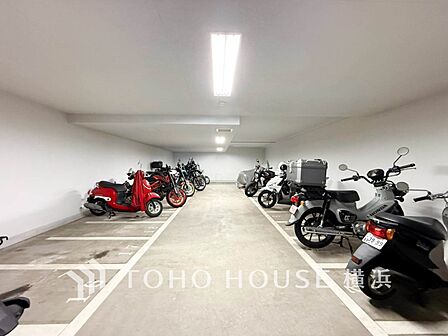 バイク置き場も完備してます。