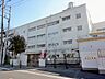 周辺：横浜市立桂台小学校　300m　徒歩4分。小学校が近いのは子育てファミリーにもおすすめのポイント。 