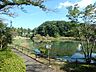 周辺：もえぎ野公園　350m　青葉区で一番大きい池があるのどかな雰囲気の公園。池を横断するデッキでは、時々カモが一休みしています。 