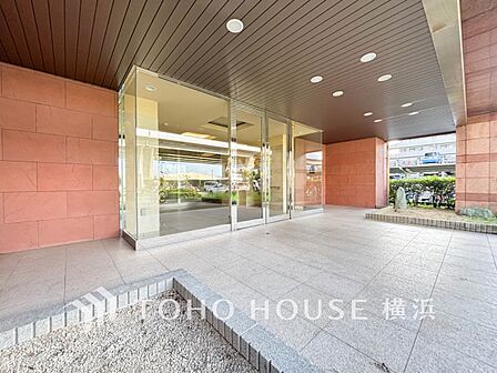 お住まいの顔となる玄関。住まう方のプライドを満たすクオリティを備えています。