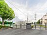 周辺：横浜市立嶮山小学校　700m　徒歩10分。小学校が近いのは子育てファミリーにもおすすめのポイントです。 