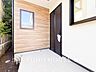 玄関：お住まいの顔となる玄関。住まう方のプライドを満たすクオリティを備えています。 