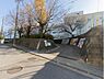 周辺：横浜市立戸塚中学校　910m　徒歩12分。部活などで帰りが遅くなっても安心の距離です。 