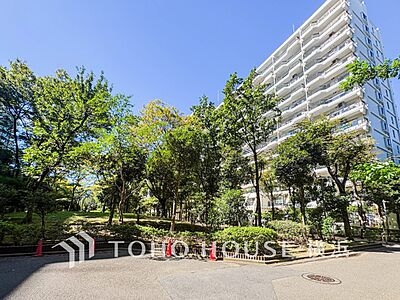 外観：住む人を映し出す洗練された佇まいは、いつまでも輝き続けながらいつしか街の風景に溶け込んでいきます。